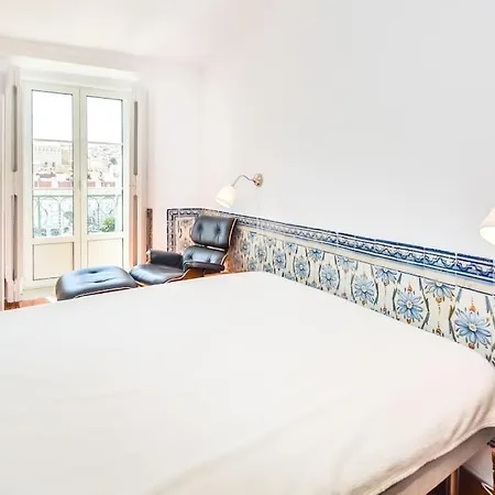 Spacious 3br In Praca Da Figueira-central Location