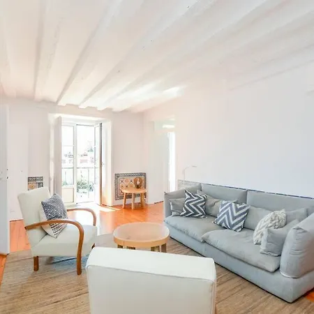 Spacious 3br In Praca Da Figueira-central Location * ליסבון