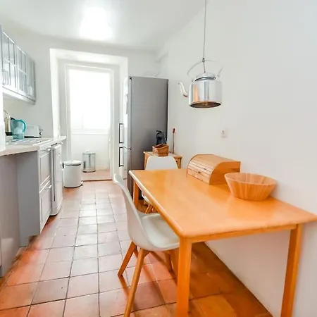 Spacious 3br In Praca Da Figueira-central Location דירה