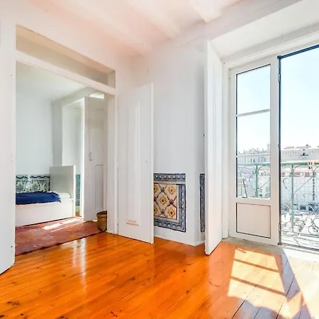 Spacious 3br In Praca Da Figueira-central Location * ליסבון
