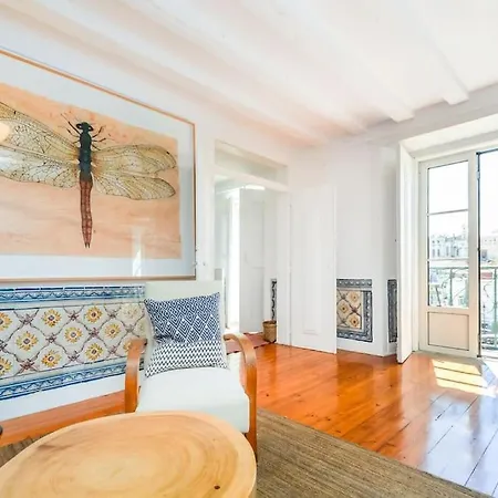 Spacious 3br In Praca Da Figueira-central Location