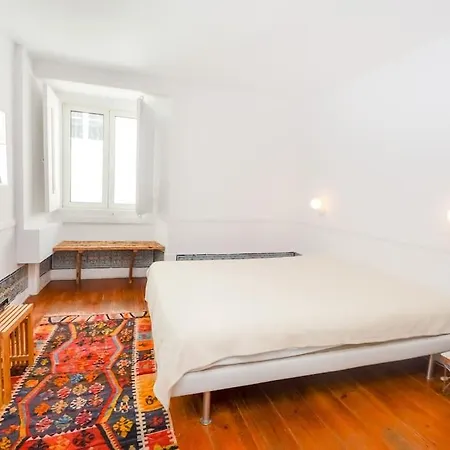 Spacious 3br In Praca Da Figueira-central Location דירה *