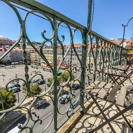 Spacious 3br In Praca Da Figueira-central Location * ליסבון